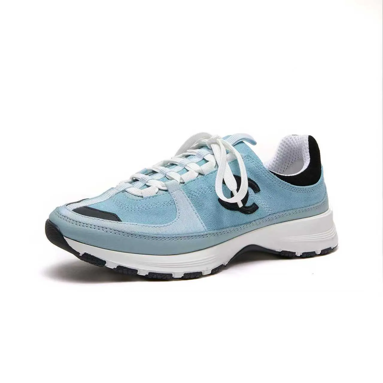 p560 Chanel Chanel - 2025 counter top casual sports shoes This classic design; the upper is embroidered with various techniques; the outsole is fashionable and sporty; the extraordinary inclusion of a variety of color matching elements... The diversified mix and match is very beautiful and versatile, casual, fashionable, sports and outdoor can be taken into account... ꫛꫀꪝ Go➫ Materials: ❶Upper made of: original imported high mercerized cow suede + imported mixed sheepskin ❷The inner lining is made of: original imported breathable mesh ❸Outsole is based on: original TPU combination outsole. Full set of boutique packaging for women 35-41 and men 38-46